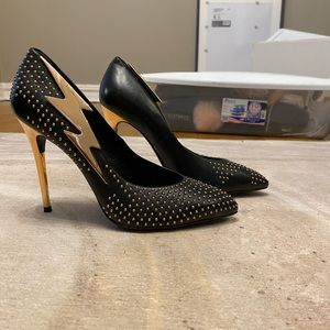 Ivy kirzhner lightning black pumps with 18k plated